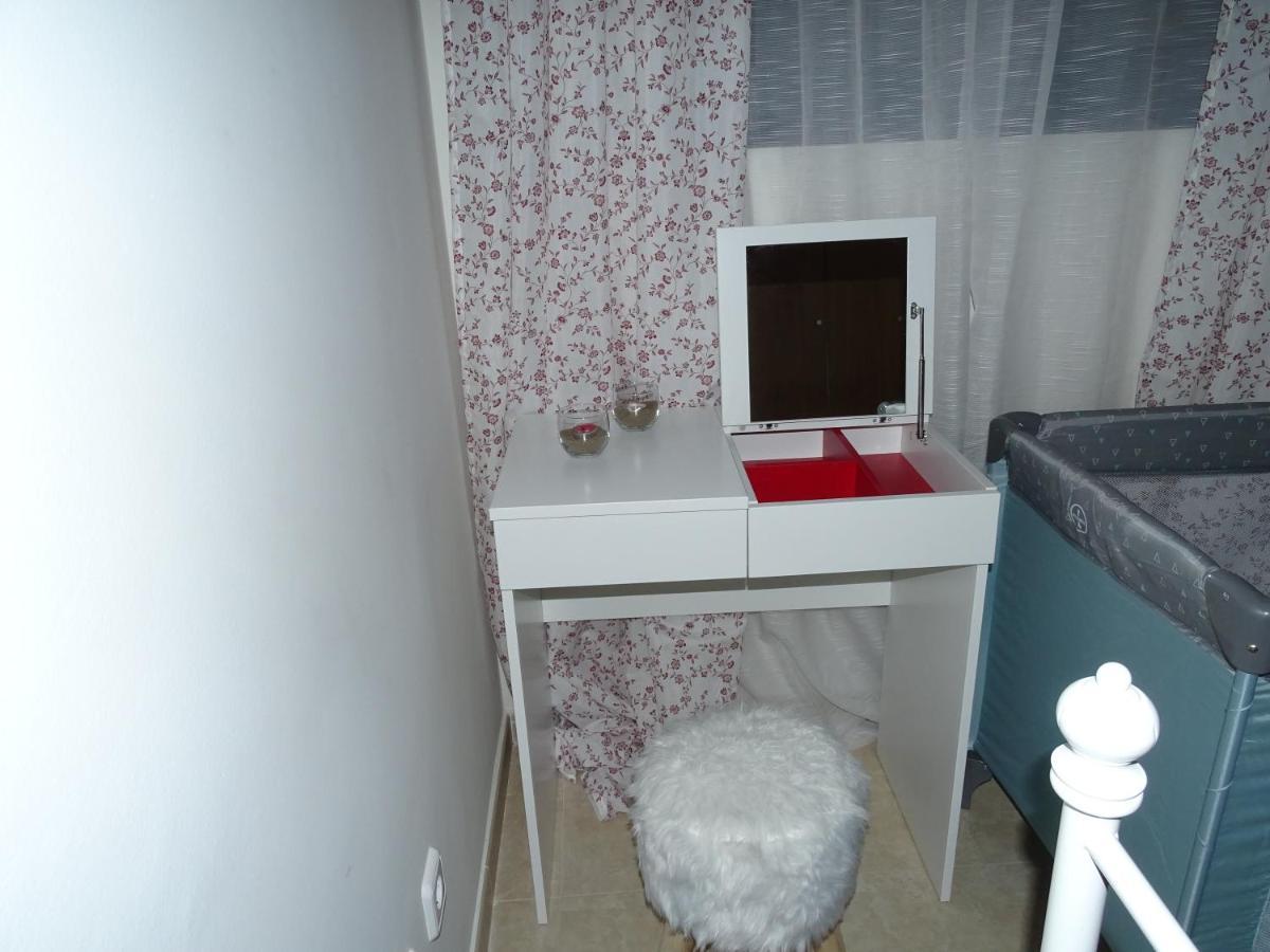 Apartamento Piscina Viena Roses Exterior foto