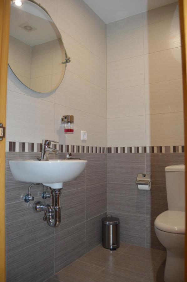 Apartamento Piscina Viena Roses Exterior foto